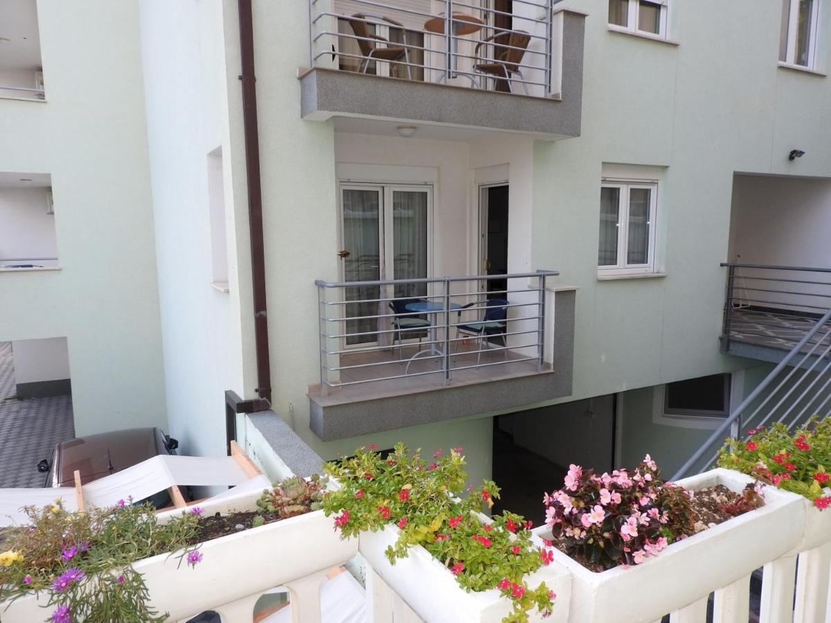 Ruza&Nikolina "1" Apartmani - Baška Voda Exterior foto