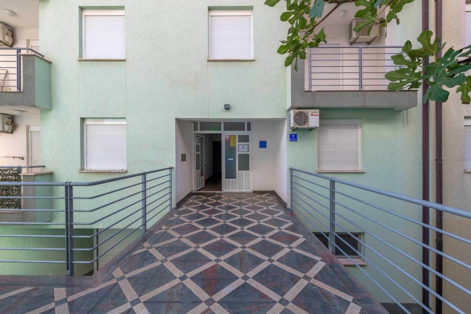 Ruza&Nikolina "1" Apartmani - Baška Voda Exterior foto
