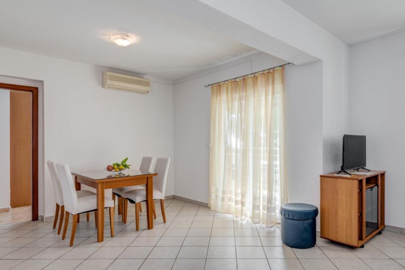 Ruza&Nikolina "1" Apartmani - Baška Voda Exterior foto
