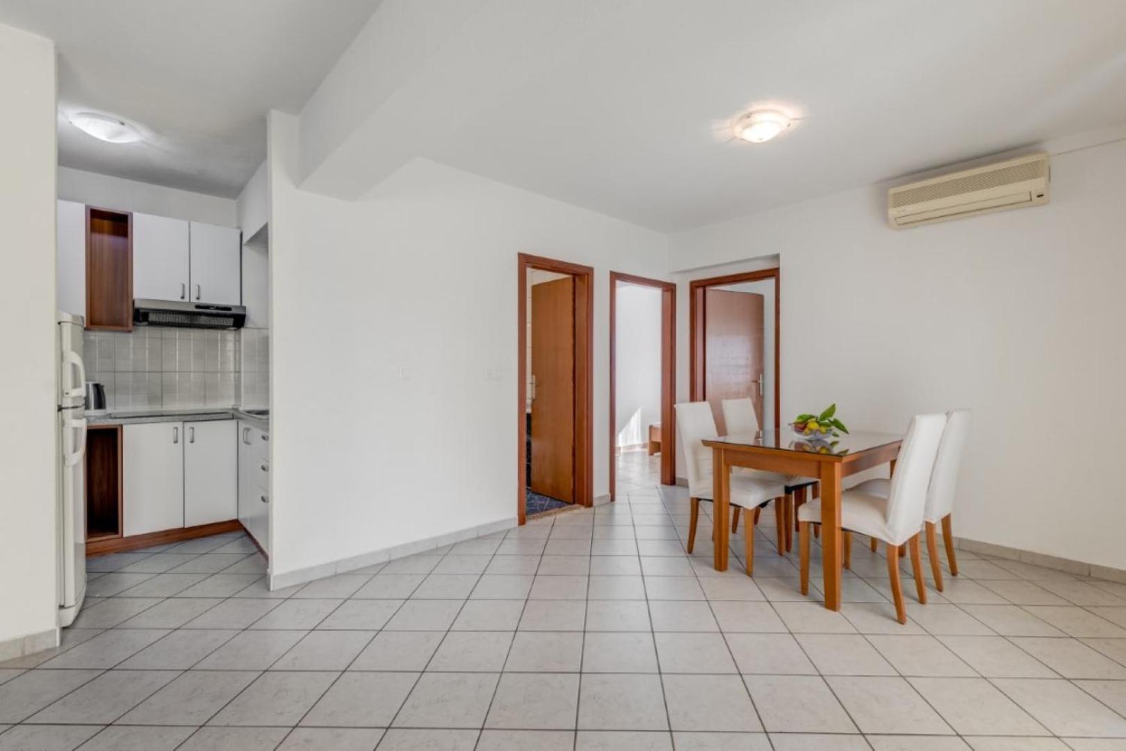 Ruza&Nikolina "1" Apartmani - Baška Voda Exterior foto