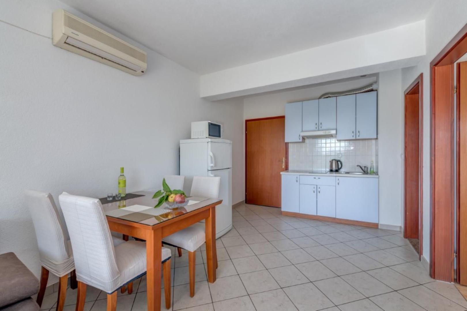 Ruza&Nikolina "1" Apartmani - Baška Voda Exterior foto
